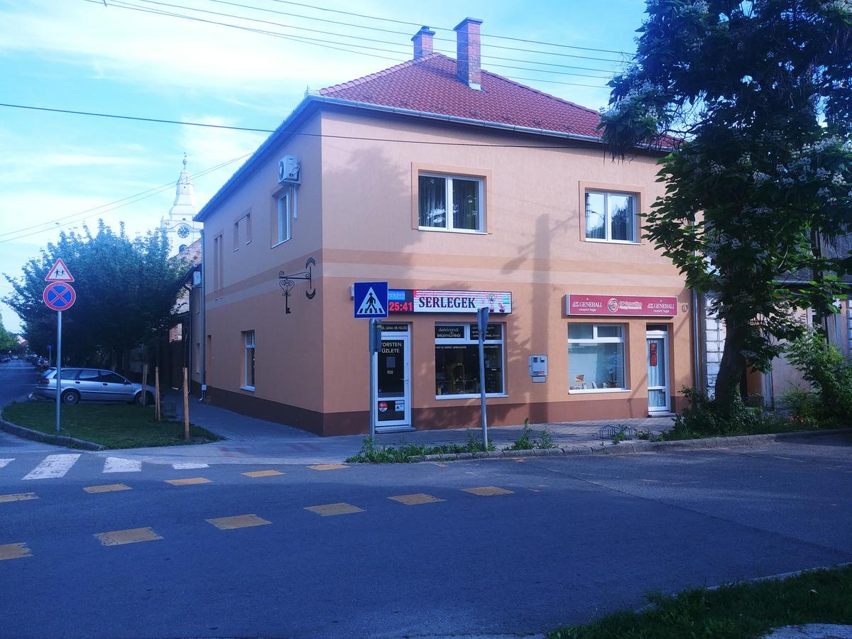 Sarok Apartmanhaz Makó Extérieur photo